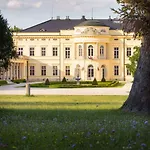 Hotel Karolyi Kastely & Restaurant