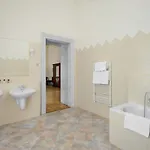 Karolyi Kastely & Restaurant Отель Fehervarcsurgo