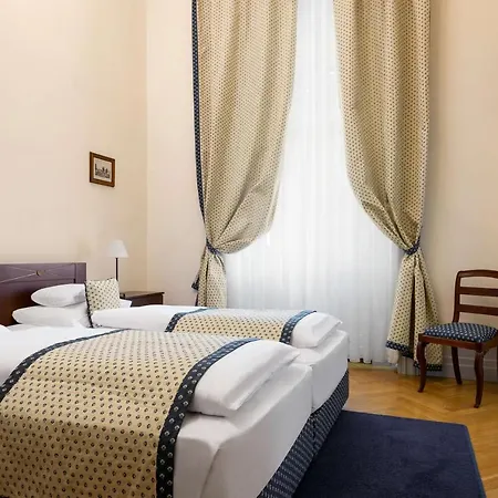 Karolyi Kastely & Restaurant 3*