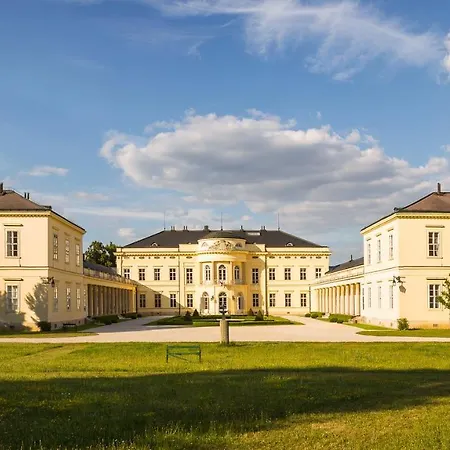 Hotel Karolyi Kastely & Restaurant 3*