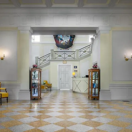 Karolyi Kastely & Restaurant Hotel 3*