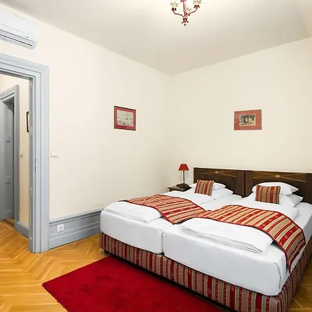 Hotel Karolyi Kastely & Restaurant Fehervarcsurgo