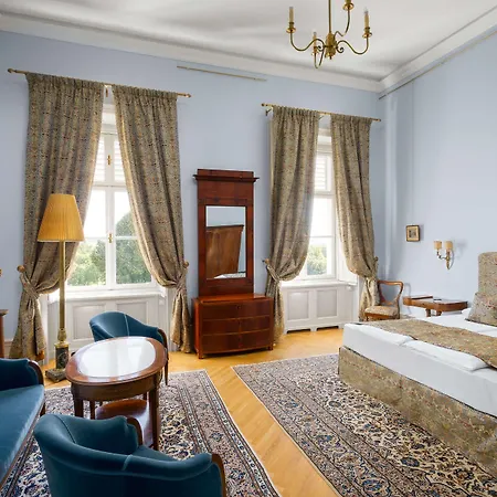 Hotel Karolyi Kastely & Restaurant