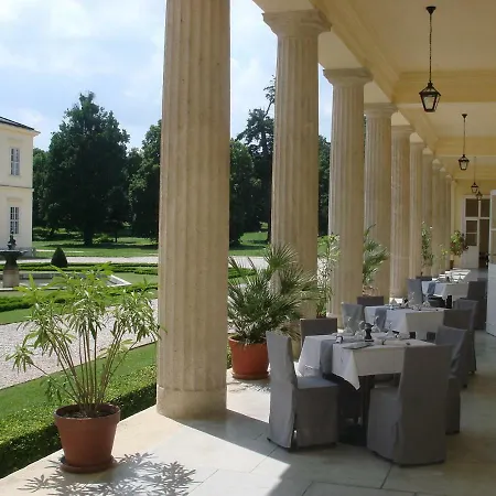 Hotel Karolyi Kastely & Restaurant 3*