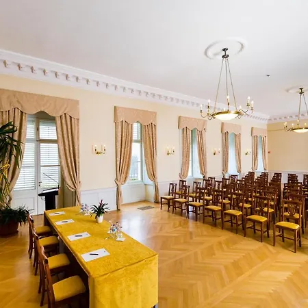 Karolyi Kastely & Restaurant Fehérvárcsurgó