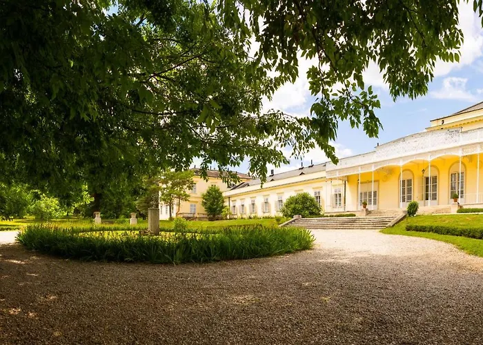 ホテル Karolyi Kastely & Restaurant Fehérvárcsurgó