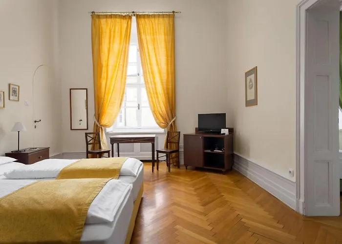 ホテル Karolyi Kastely & Restaurant