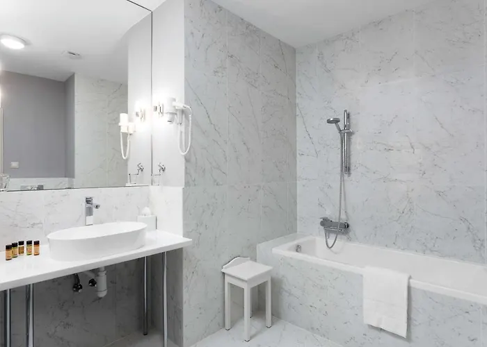 ホテル Karolyi Kastely & Restaurant Fehérvárcsurgó