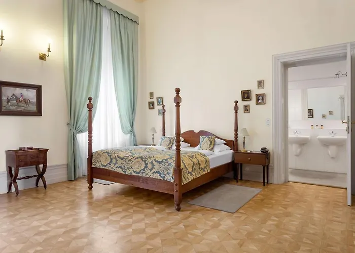 Karolyi Kastely & Restaurant ホテル Fehérvárcsurgó