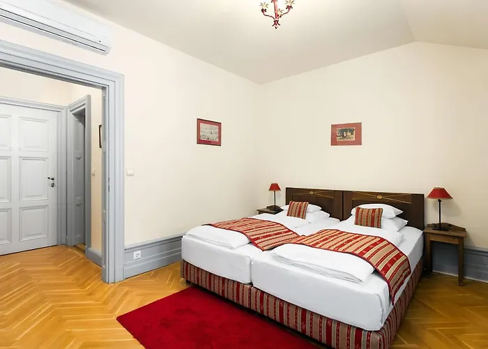 ホテル Karolyi Kastely & Restaurant Fehérvárcsurgó