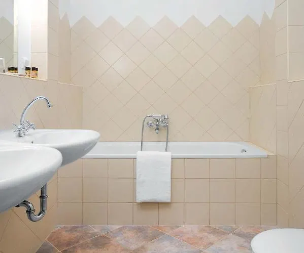 Karolyi Kastely & Restaurant ホテル Fehérvárcsurgó