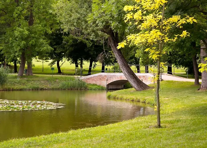 ホテル Karolyi Kastely & Restaurant