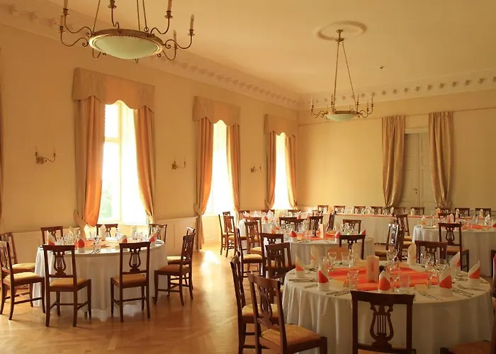 ホテル Karolyi Kastely & Restaurant