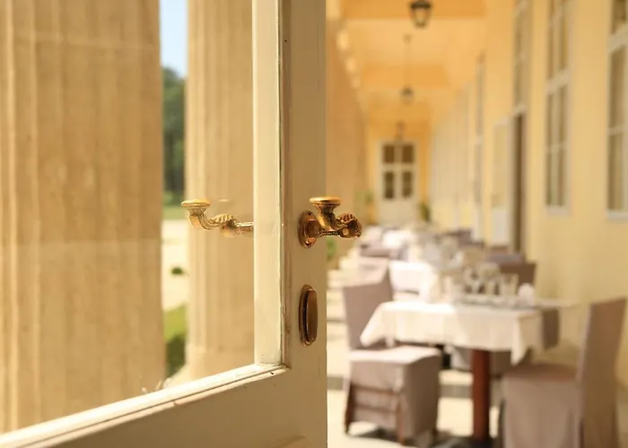 ホテル Karolyi Kastely & Restaurant Fehérvárcsurgó