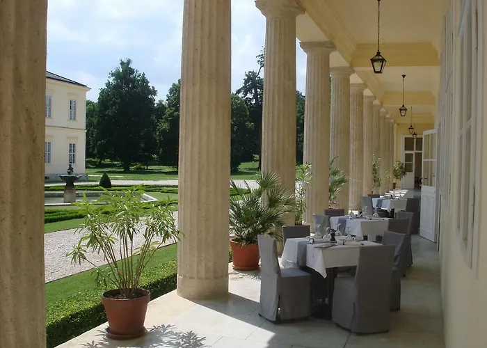 ホテル Karolyi Kastely & Restaurant 3*