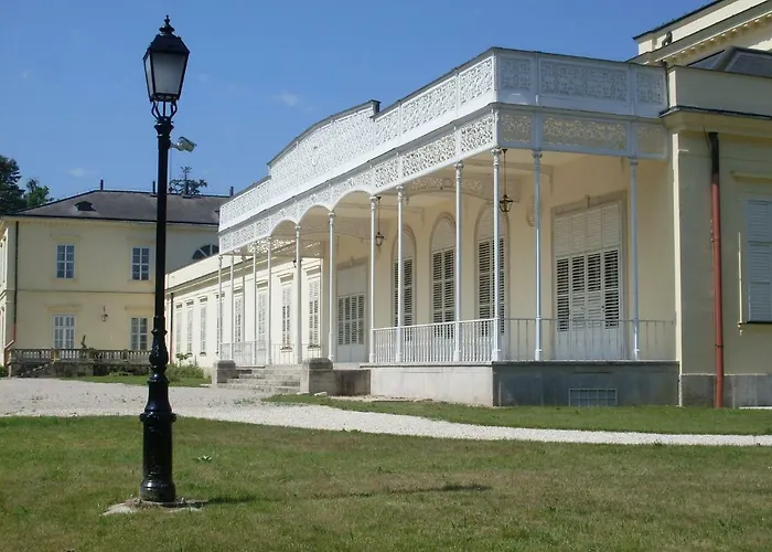 Karolyi Kastely & Restaurant ホテル